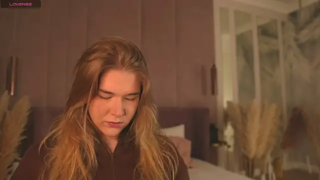 Snapshot of Smiley_Mia chatting on February 7, 2026, 5:04 am Smiley Mia online show from February 7, 2026, 5:04 am