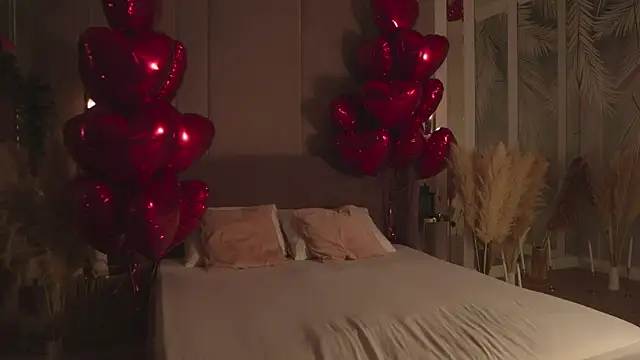 Snapshot of Smiley_Mia chatting on February 19, 2026, 5:04 am Smiley Mia online show from February 19, 2026, 5:04 am