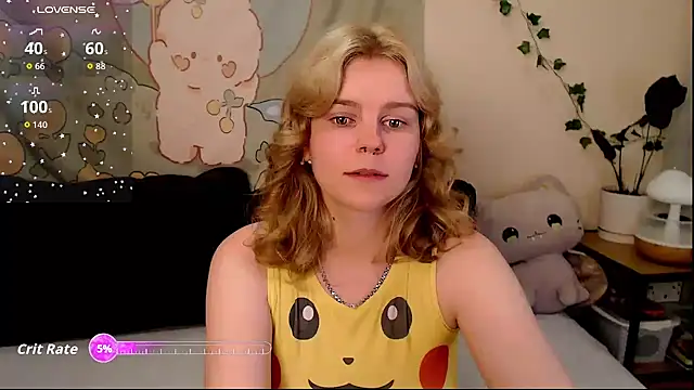 Snapshot of Moona_xx chatting on June 19, 2026, 11:31 pm Moona xx online show from June 19, 2026, 11:31 pm