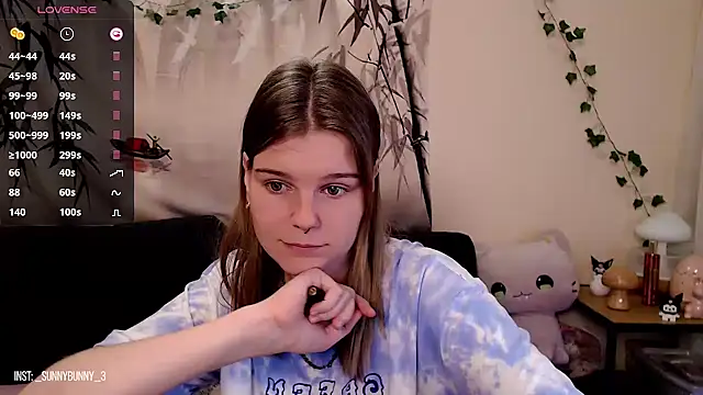 Snapshot of Moona_xx chatting on March 8, 2025, 10:45 pm Moona xx online show from March 8, 2025, 10:45 pm