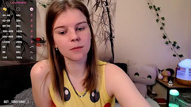 Snapshot of Moona_xx chatting on March 16, 2025, 8:21 pm Moona xx online show from March 16, 2025, 8:21 pm