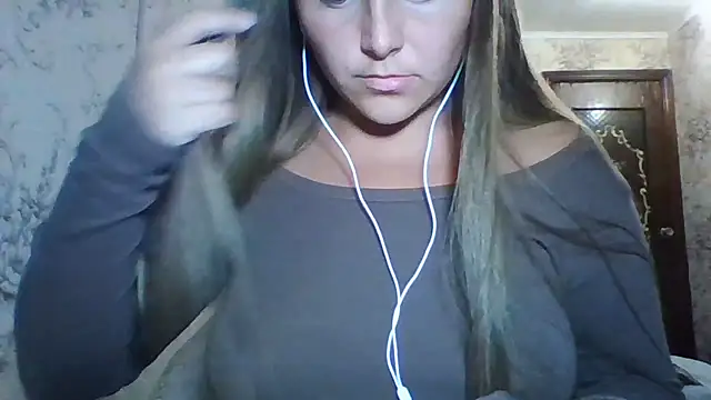 Evasapples online show from July 17, 2026, 8:39 pm
