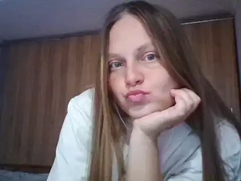 Evasapples online show from March 20, 2025, 6:42 pm