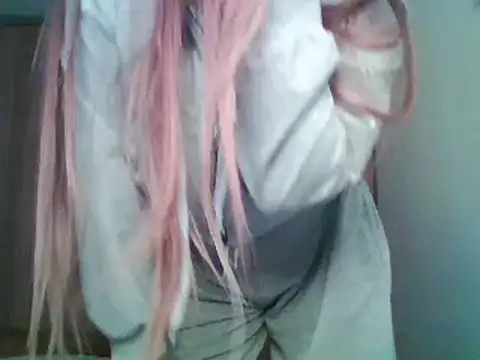 Evasapples online show from September 22, 2025, 4:24 pm