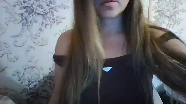 Evasapples online show from June 28, 2026, 6:47 pm