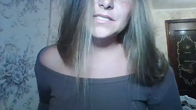 Evasapples online show from July 8, 2026, 8:31 pm