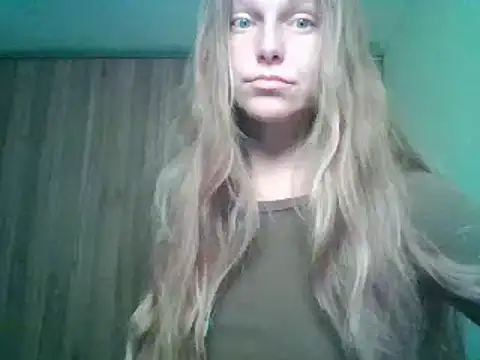 Evasapples online show from September 18, 2025, 7:39 pm