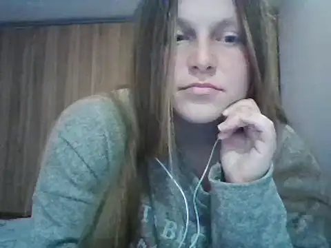 Evasapples online show from March 21, 2025, 4:51 pm