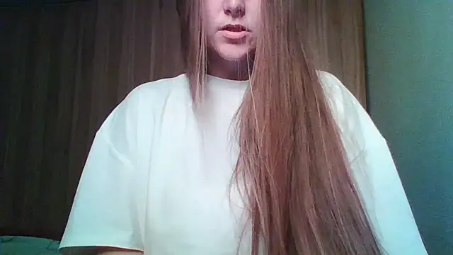 Evasapples online show from June 4, 2026, 6:34 pm