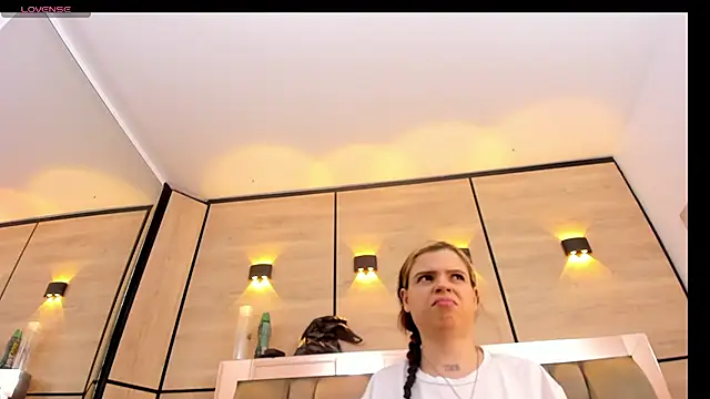 dorothy vegga online show from December 1, 2025, 2:56 am