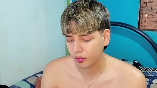 zackmontieel online show from December 19, 2024, 3:51 am