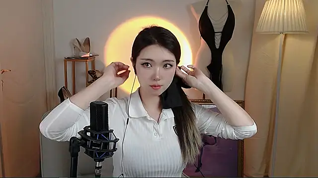 Snapshot of siji_kiki chatting on December 23, 2024, 12:30 pm siji kiki online show from December 23, 2024, 12:30 pm