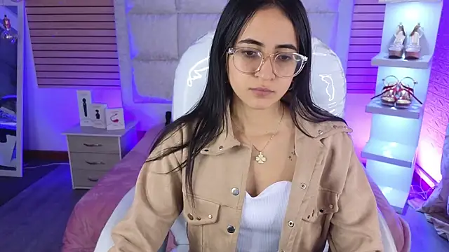 Mia Fischer online show from June 7, 2026, 5:51 pm