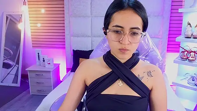 Mia Fischer online show from June 22, 2026, 12:24 pm