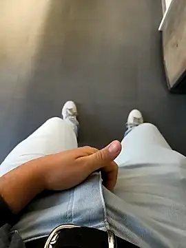 Snapshot of cricrimsBarcelona chatting on December 31, 2024, 7:20 am cricrimsBarcelona online show from December 31, 2024, 7:20 am