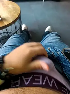 Snapshot of cricrimsBarcelona chatting on December 4, 2025, 7:29 am cricrimsBarcelona online show from December 4, 2025, 7:29 am