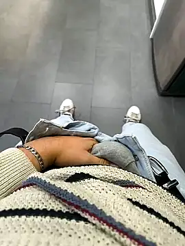 Snapshot of cricrimsBarcelona chatting on January 15, 2025, 7:26 am cricrimsBarcelona online show from January 15, 2025, 7:26 am