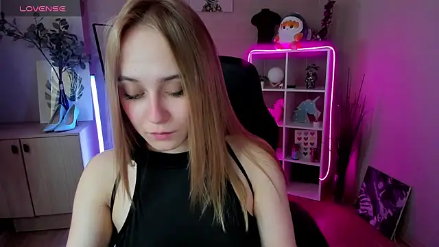 LianaBright online show from June 20, 2026, 2:05 am