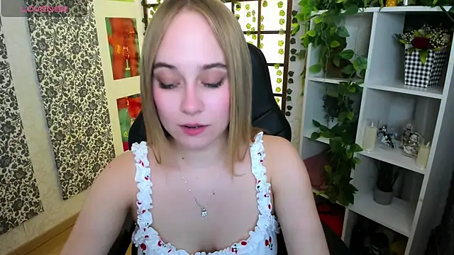 LianaBright online show from March 11, 2025, 5:35 am