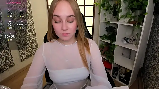 LianaBright online show from February 3, 2025, 5:18 am