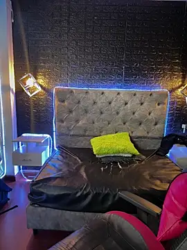 Paloma  LS online show from December 3, 2025, 7:24 pm