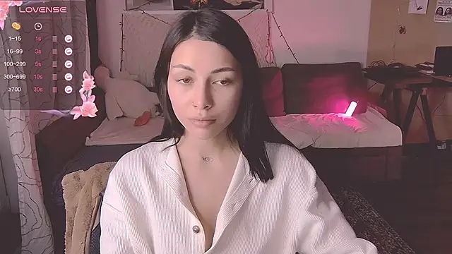 valorant girl online show from February 20, 2025, 7:41 pm