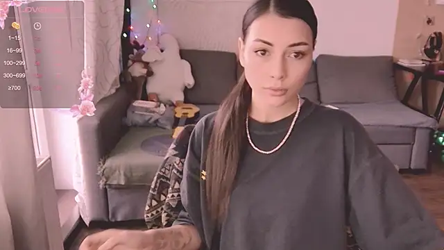 valorant girl online show from March 3, 2025, 1:12 pm