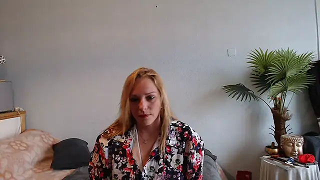 Doucelouve9 online show from February 21, 2025, 9:24 am