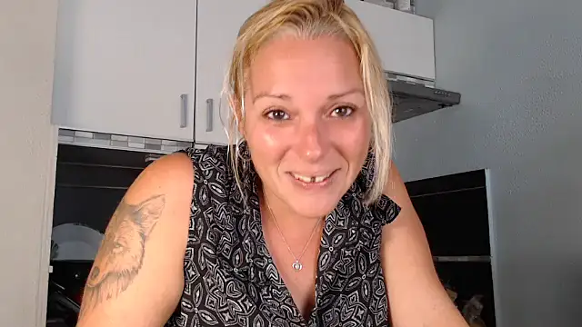 Doucelouve9 online show from September 24, 2025, 10:44 am