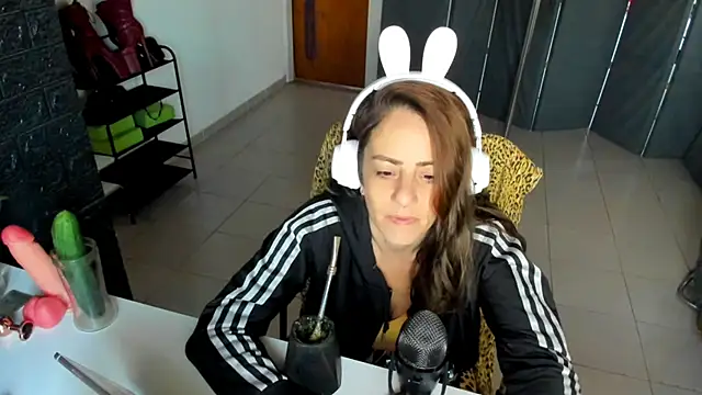 Snapshot of jessiburningheels chatting on February 26, 2025, 10:16 am jessiburningheels online show from February 26, 2025, 10:16 am