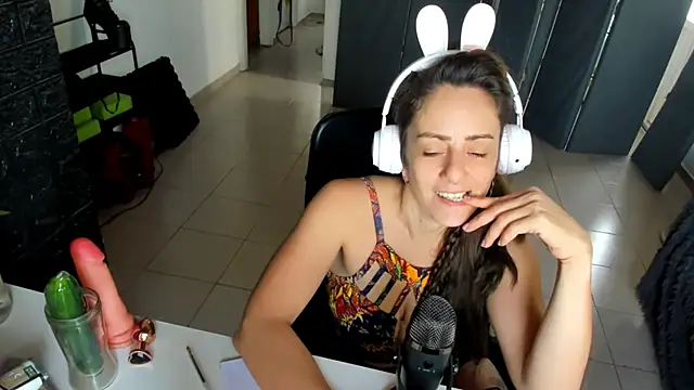 Snapshot of jessiburningheels chatting on February 28, 2025, 1:03 pm jessiburningheels online show from February 28, 2025, 1:03 pm