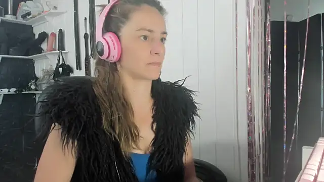 Snapshot of jessiburningheels chatting on November 11, 2025, 10:32 am jessiburningheels online show from November 11, 2025, 10:32 am