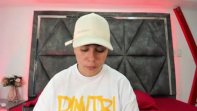 AbbySmiitth  online show from December 19, 2025, 7:05 pm