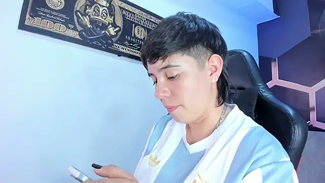 AbbySmiitth  online show from September 17, 2025, 7:05 pm