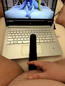 yourcutesarah online show from October 22, 2025, 10:25 am