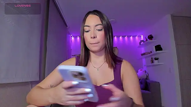 lupejones online show from October 9, 2025, 2:34 am