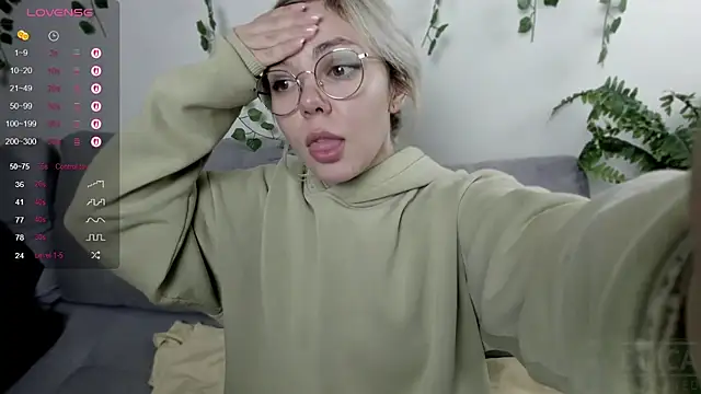 whoa-hoa-hoa-hoa-hoa online show from October 7, 2025, 7:48 pm