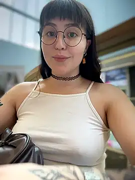 Snapshot of meow_girl chatting on July 24, 2026, 10:33 am meow girl online show from July 24, 2026, 10:33 am