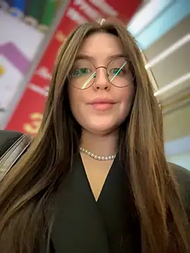 Snapshot of meow_girl chatting on June 1, 2026, 10:48 am meow girl online show from June 1, 2026, 10:48 am