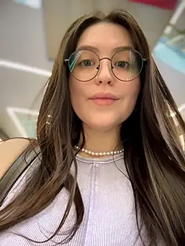 Snapshot of meow_girl chatting on June 8, 2026, 11:00 am meow girl online show from June 8, 2026, 11:00 am