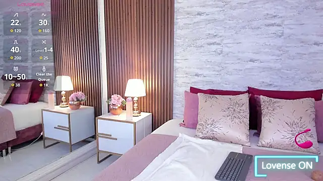 MadisonHunter2024 online show from September 8, 2025, 8:19 pm