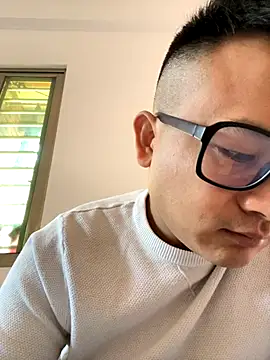 lixiaoshuai8 online show from December 5, 2025, 4:44 am