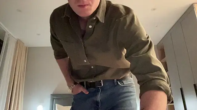 cute mark online show from November 1, 2025, 5:40 pm