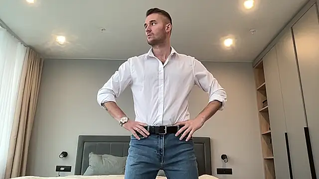 cute mark online show from October 15, 2025, 7:05 am