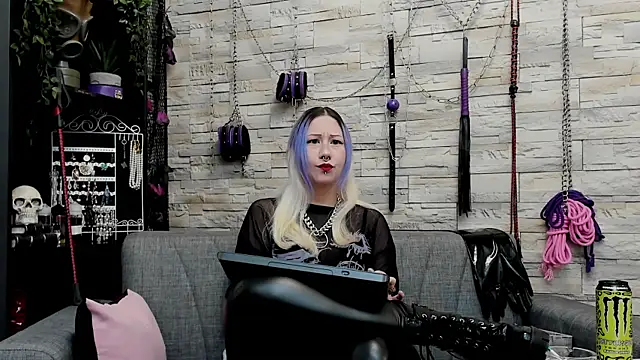 CruelMistress online show from January 7, 2026, 1:21 am