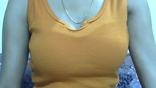 Snapshot of _FluffyHxney_ chatting on May 30, 2026, 8:25 pm FluffyHxney online show from May 30, 2026, 8:25 pm