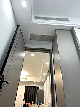 xyebobs online show from September 14, 2025, 2:06 pm