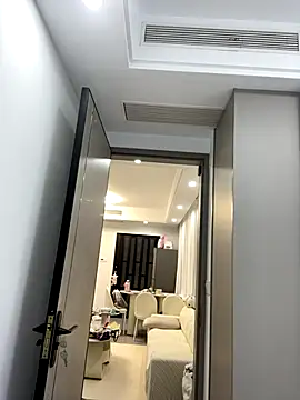 xyebobs online show from September 9, 2025, 1:53 pm