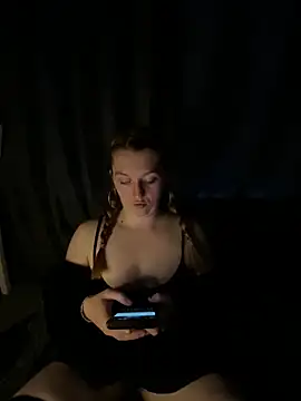 Snapshot of Stoner_BarbieXX chatting on June 9, 2026, 8:43 pm Stoner BarbieXX online show from June 9, 2026, 8:43 pm