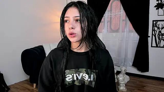 Snapshot of myeimmy_33 chatting on September 20, 2025, 3:39 pm myeimmy 33 online show from September 20, 2025, 3:39 pm